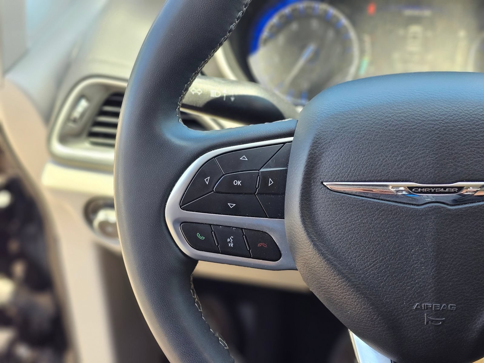Used 2024 Chrysler Pacifica Touring-L FWD image 18