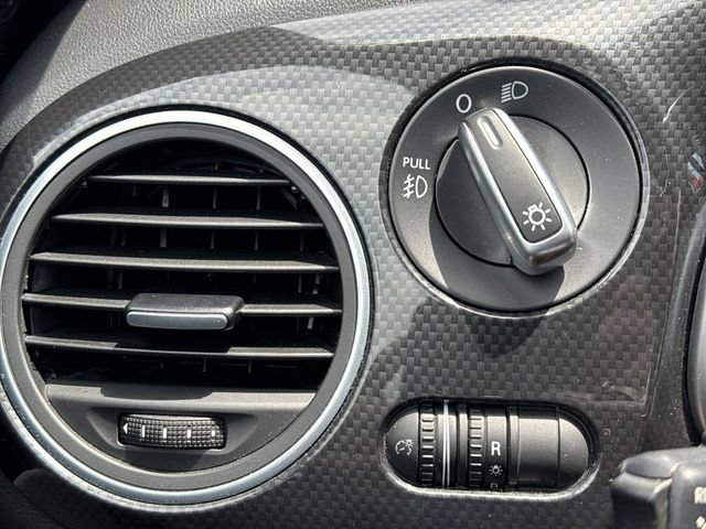 Used 2015 Volkswagen Beetle R-Line FWD image 26
