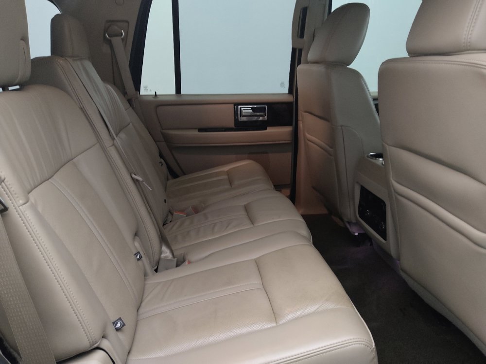 Used 2017 Lincoln Navigator Select RWD image 19