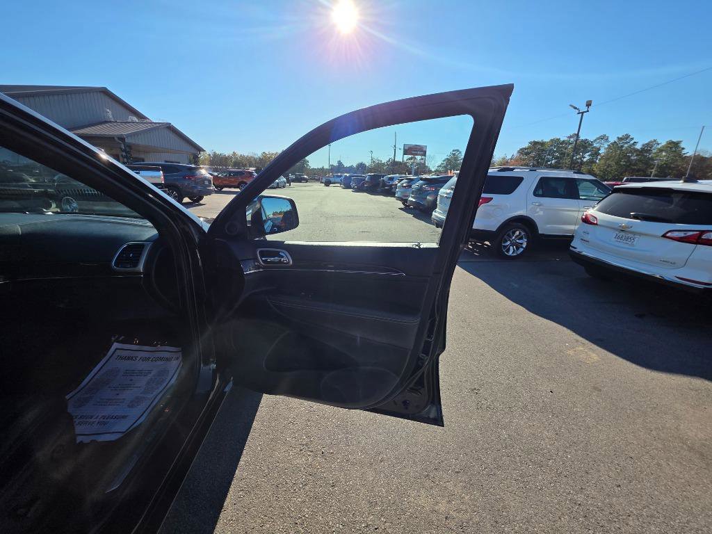 Used 2015 Jeep Grand Cherokee Overland w/ Advanced Technology Group image 10