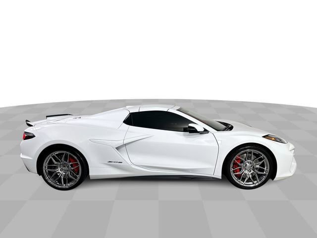 Used 2024 Chevrolet Corvette Z06 w/ Chrome Exterior Badge Package RWD image 9