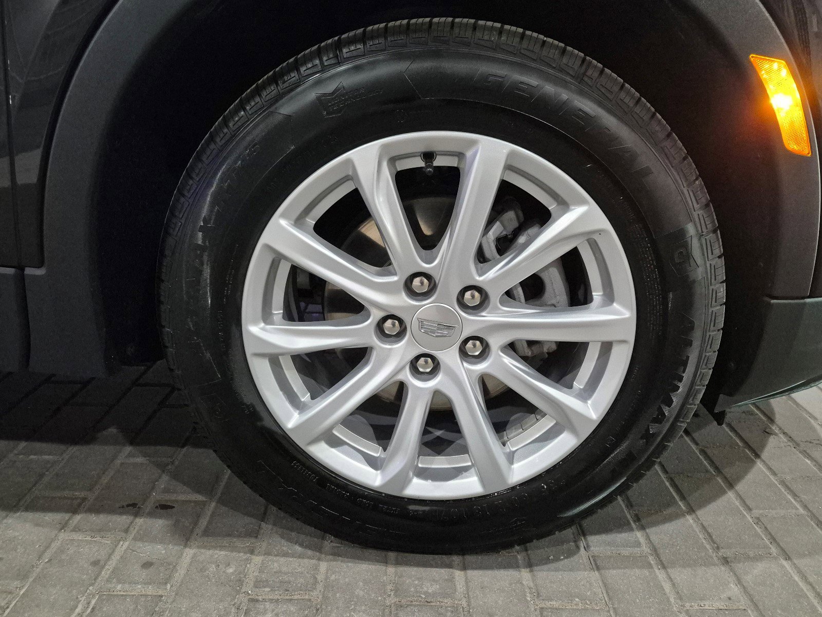 Certified 2023 Cadillac XT4 Luxury w/ Cold Weather Package image 9