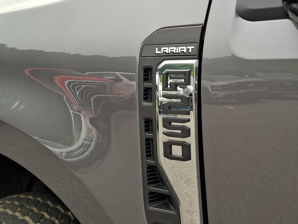 Used 2025 Ford F250 Lariat w/ Lariat Ultimate Package AWD/4WD image 31
