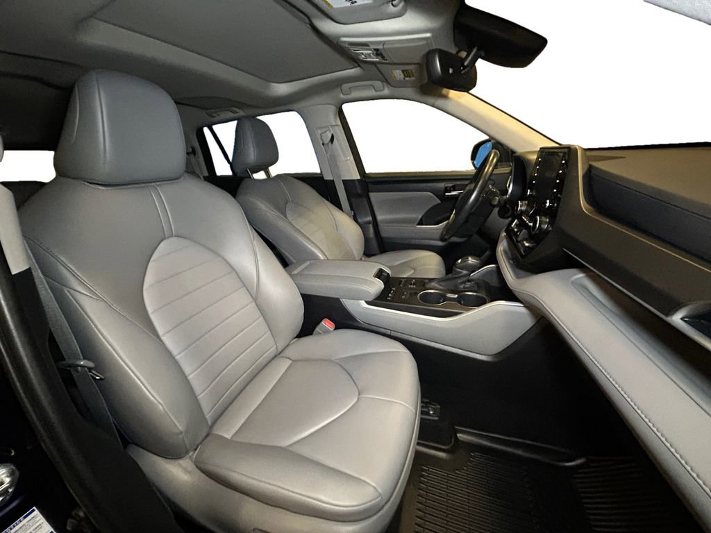 Used 2022 Toyota Highlander XLE image 15