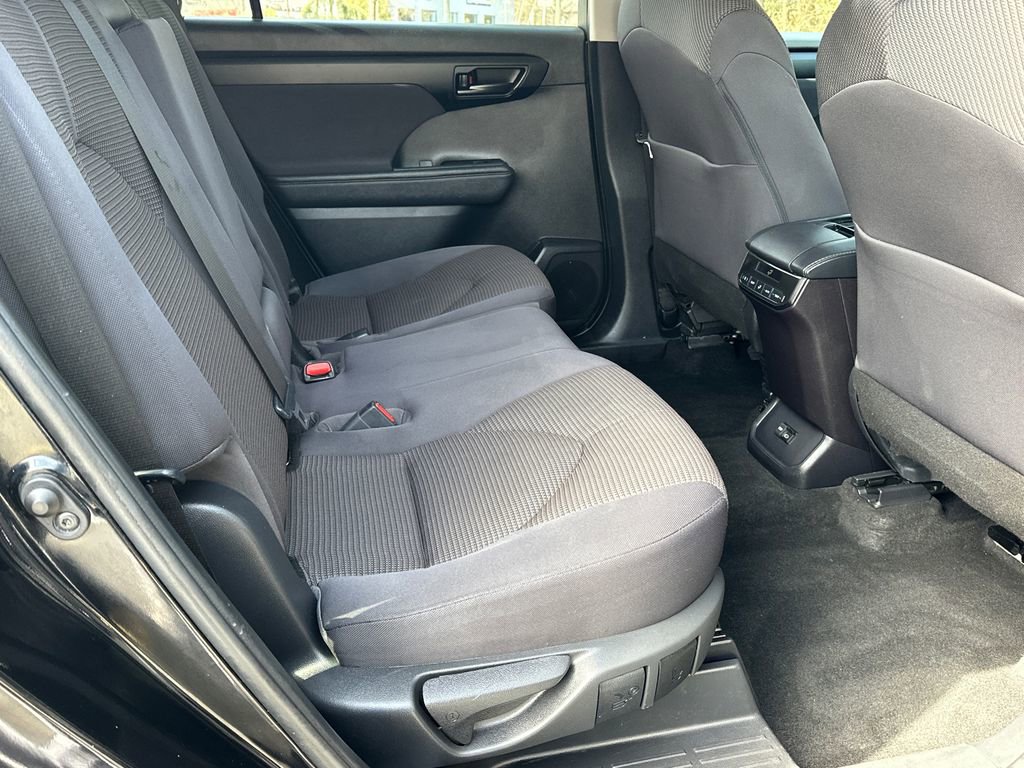 Used 2023 Toyota Highlander L image 13