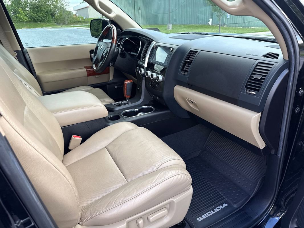 Used 2021 Toyota Sequoia Platinum AWD/4WD image 15