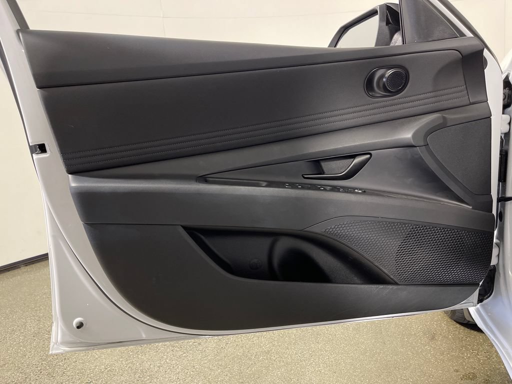 Certified 2025 Hyundai Elantra Sport FWD image 19