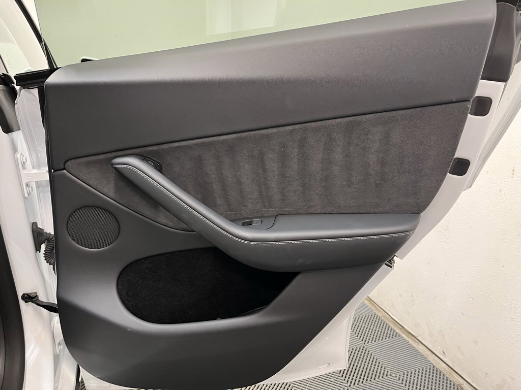 Used 2023 Tesla Model Y Long Range image 18