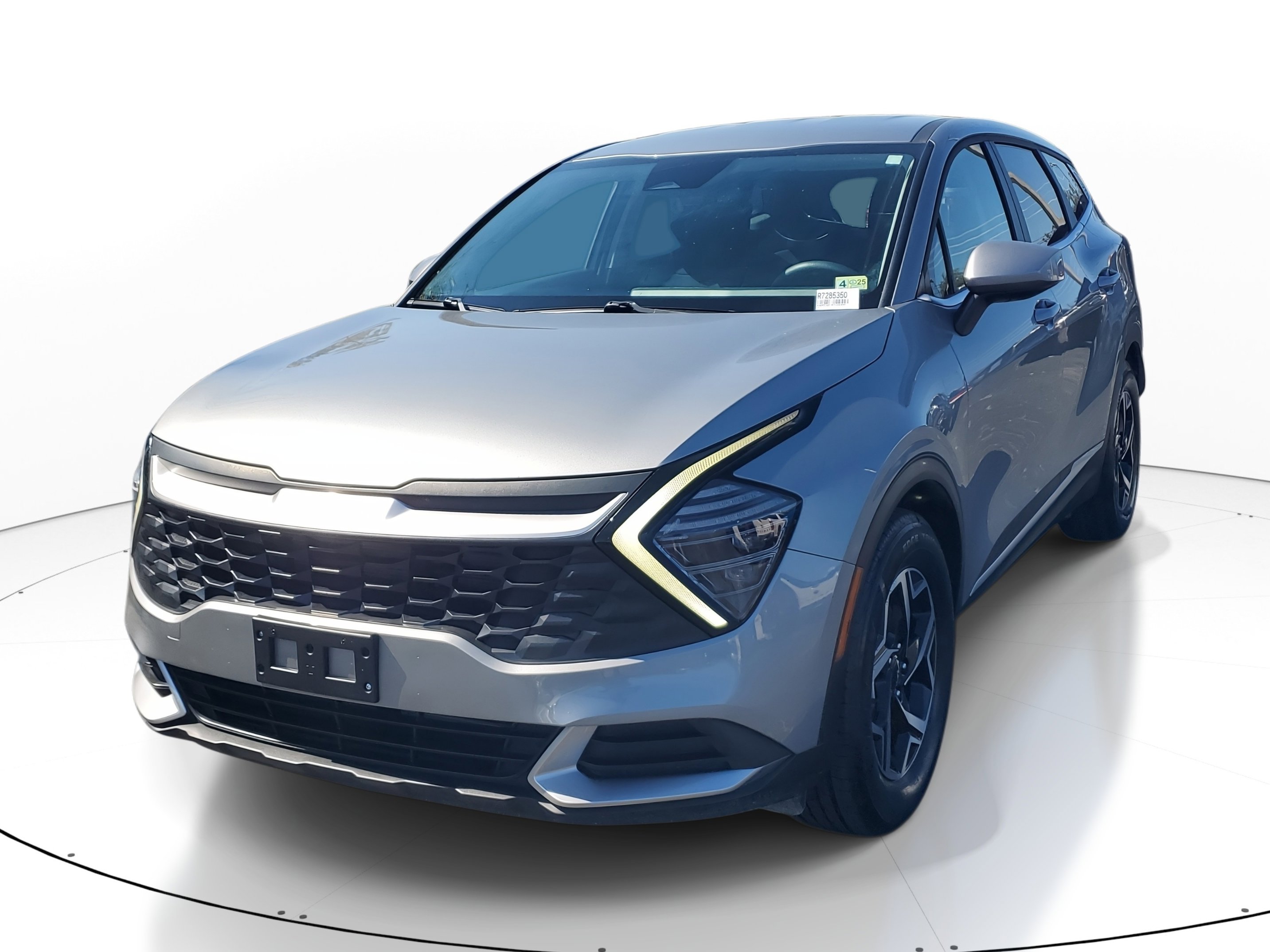 Used 2024 Kia Sportage LX image 3