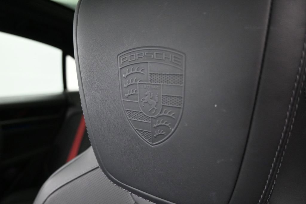 Certified 2025 Porsche Macan 4S Electric AWD/4WD image 11