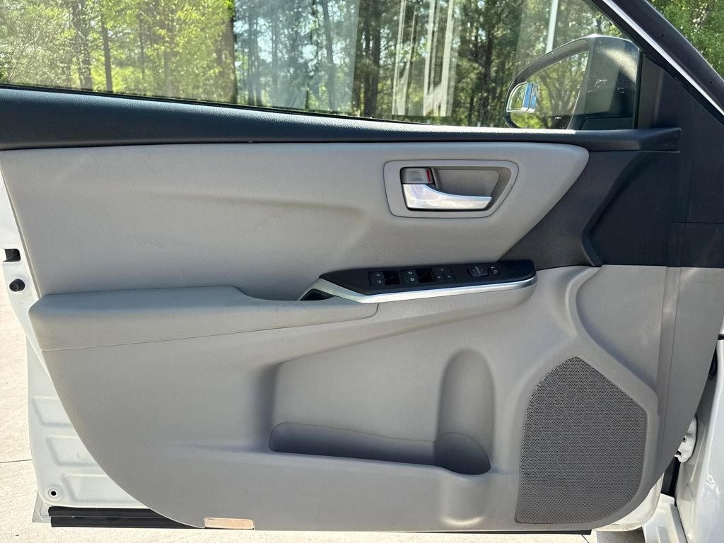 Used 2017 Toyota Camry SE image 14