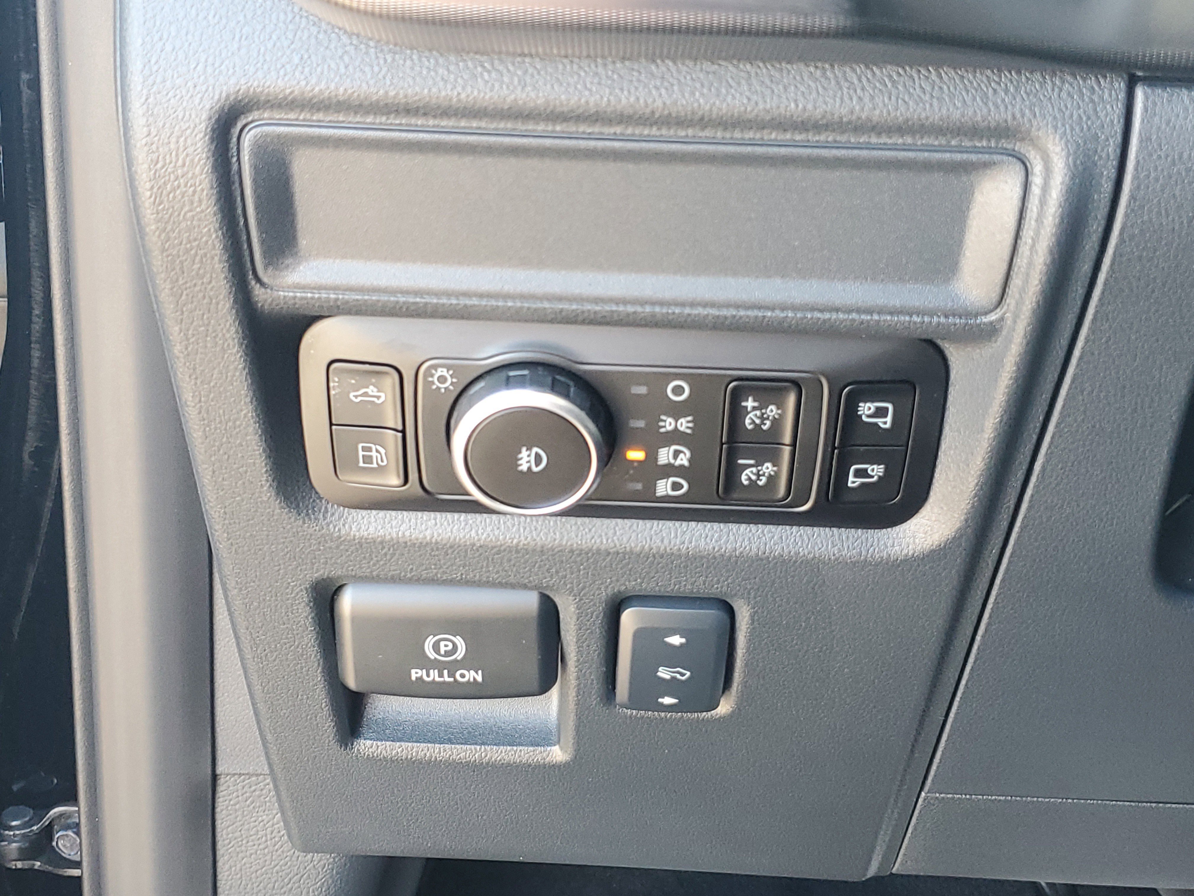 Used 2025 Ford F150 Lariat w/ Equipment Group 501A Mid image 22