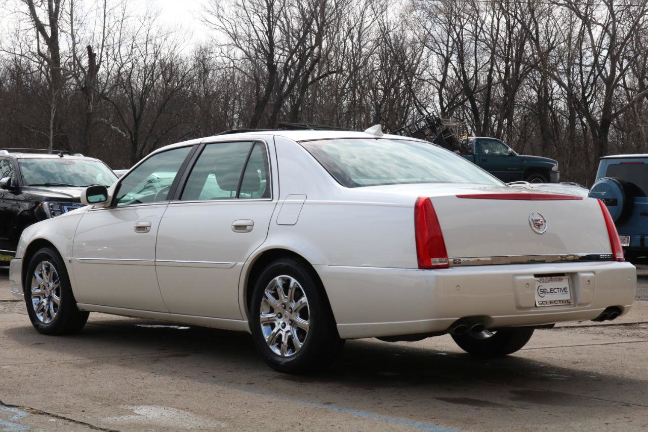 Used 2009 Cadillac DTS w/ Sun And Sound Package image 15