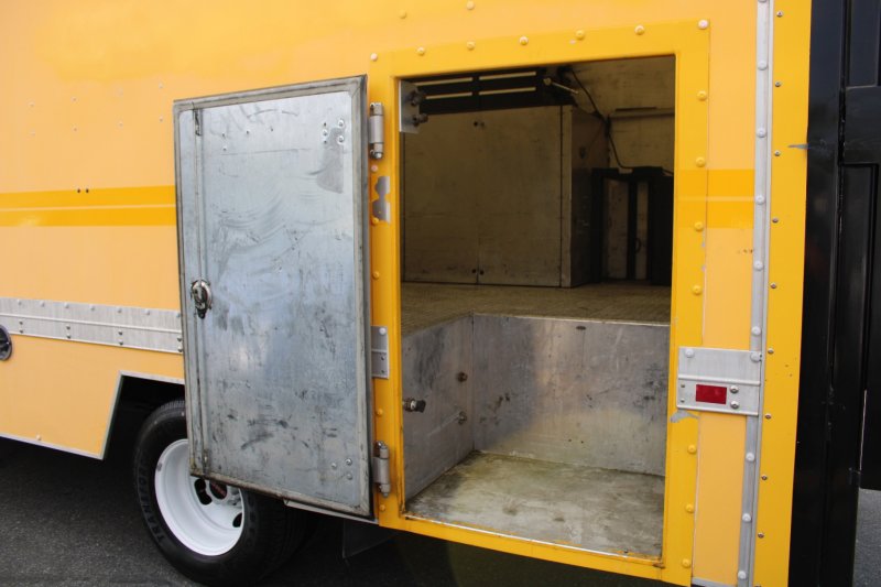 Used 2015 GMC Savana 3500 RWD image 18
