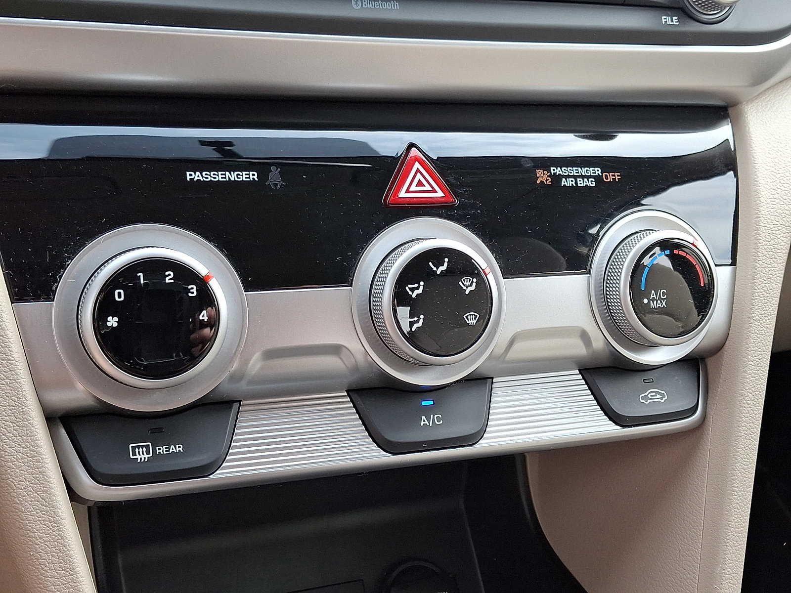 Used 2019 Hyundai Elantra SE image 15