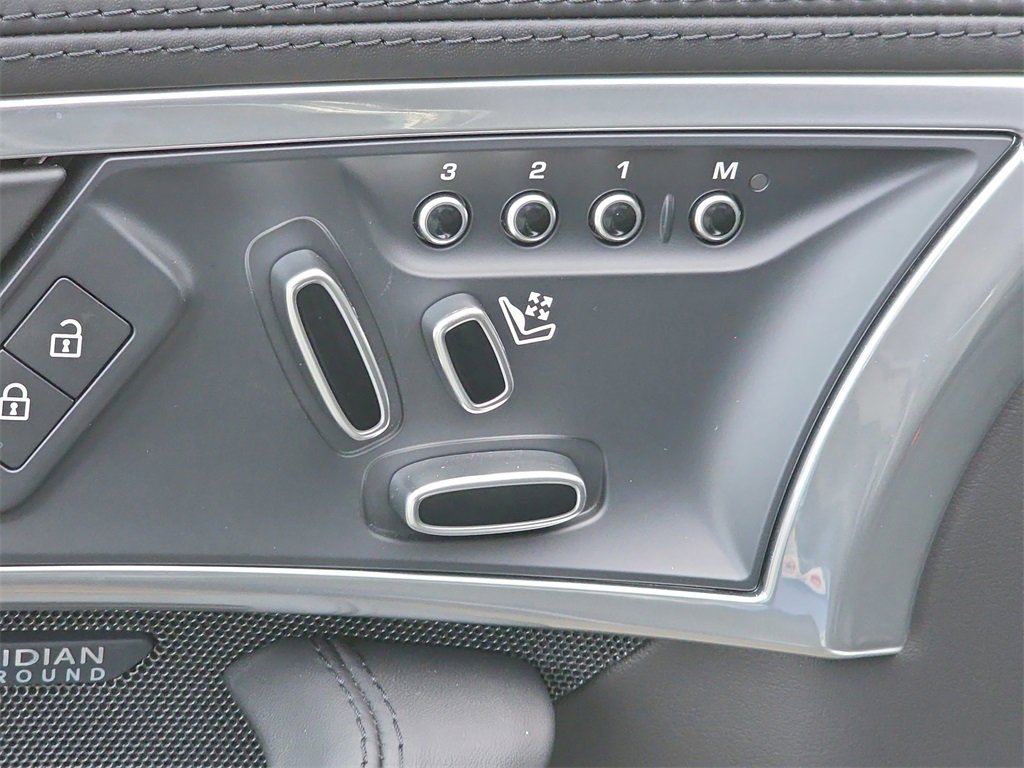 Used 2021 Jaguar F-TYPE R image 31