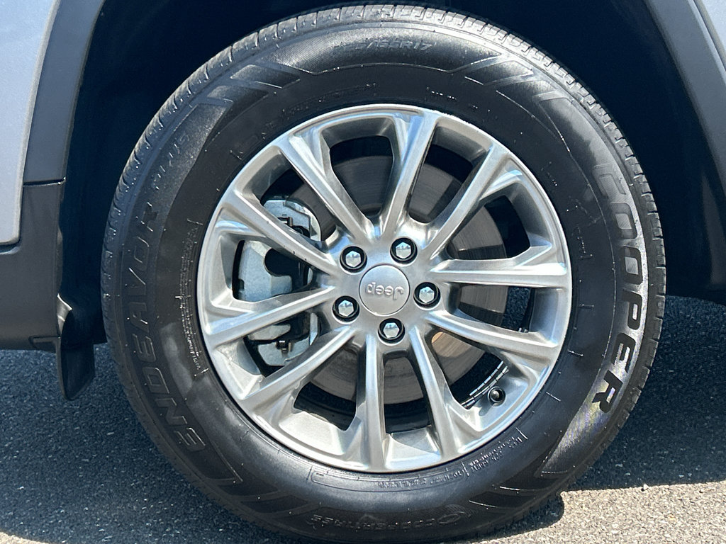 Used 2021 Jeep Cherokee Latitude Lux w/ Comfort/Convenience Group AWD/4WD image 9