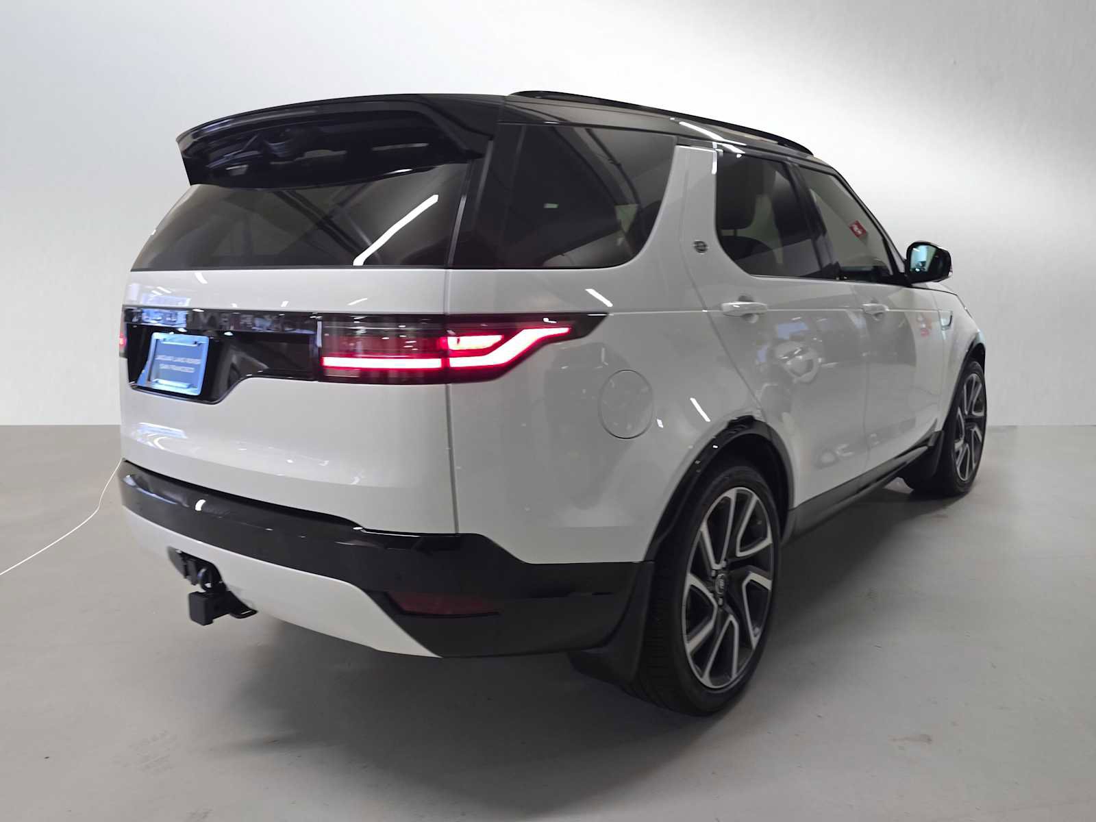 New 2025 Land Rover Discovery Dynamic SE image 5