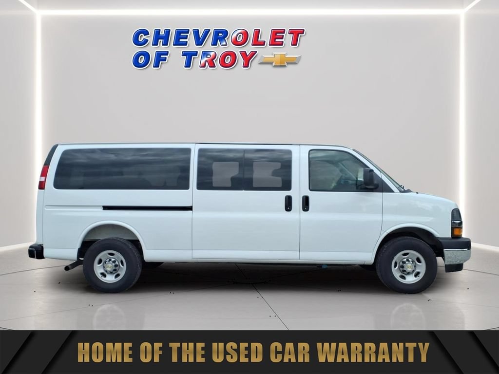 Used 2025 Chevrolet Express 3500 LT w/ LT Preferred Equipment Group RWD image 10