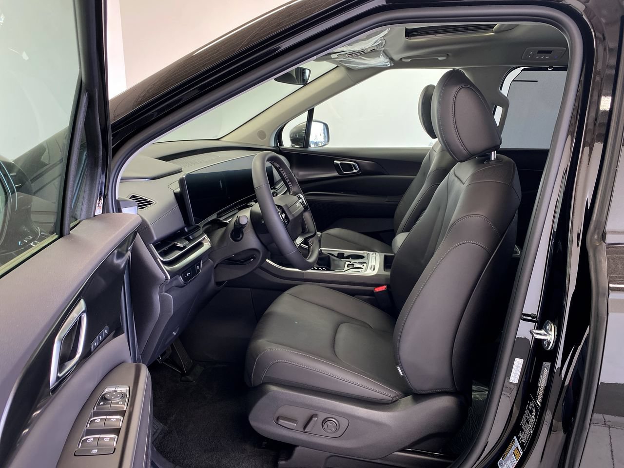 New 2027 Kia Carnival SX w/ Dark Edition Package FWD image 16