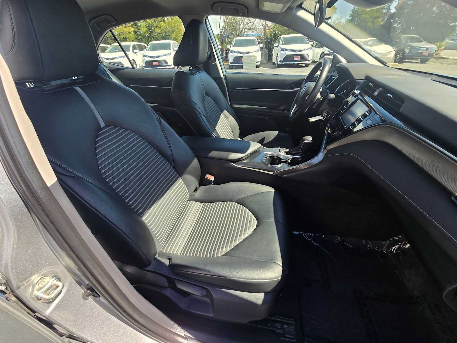 Used 2019 Toyota Camry SE FWD image 10