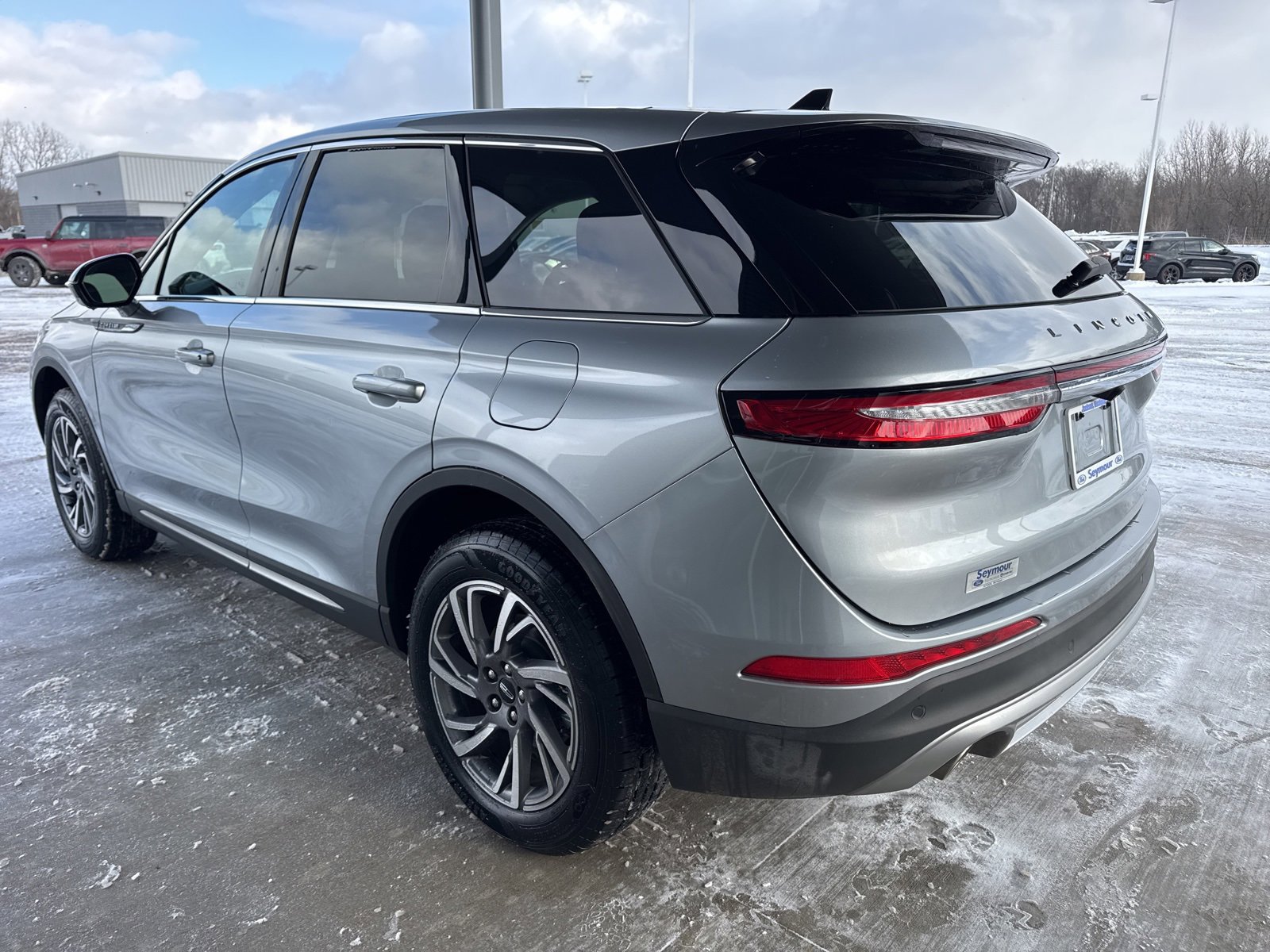 Used 2023 Lincoln Corsair AWD w/ Equipment Group 101A image 4