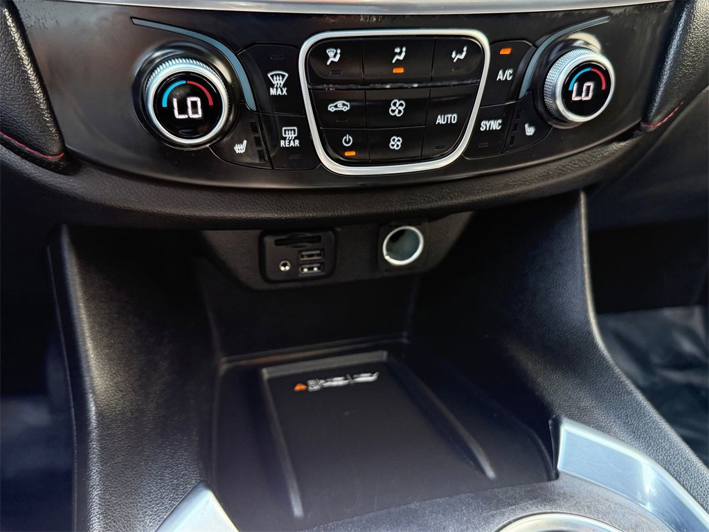 Used 2022 Chevrolet Traverse RS image 23