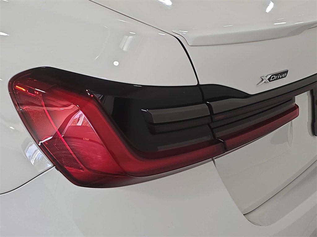 Used 2020 BMW 750i xDrive w/ Autobahn Package image 32
