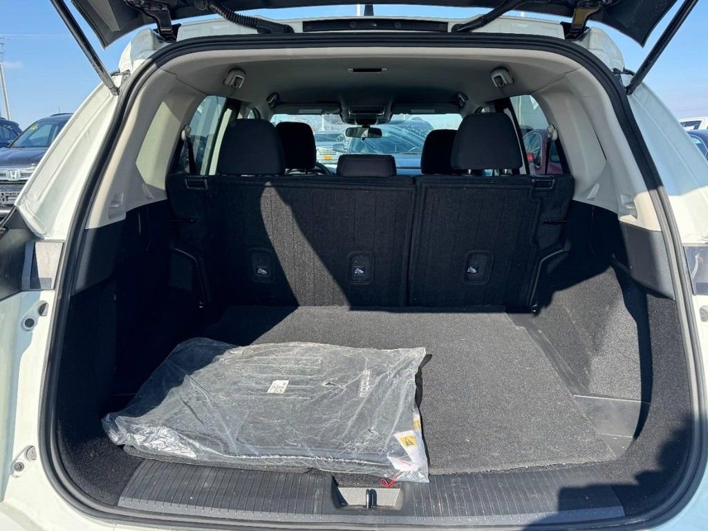 Used 2025 Nissan Rogue S image 6