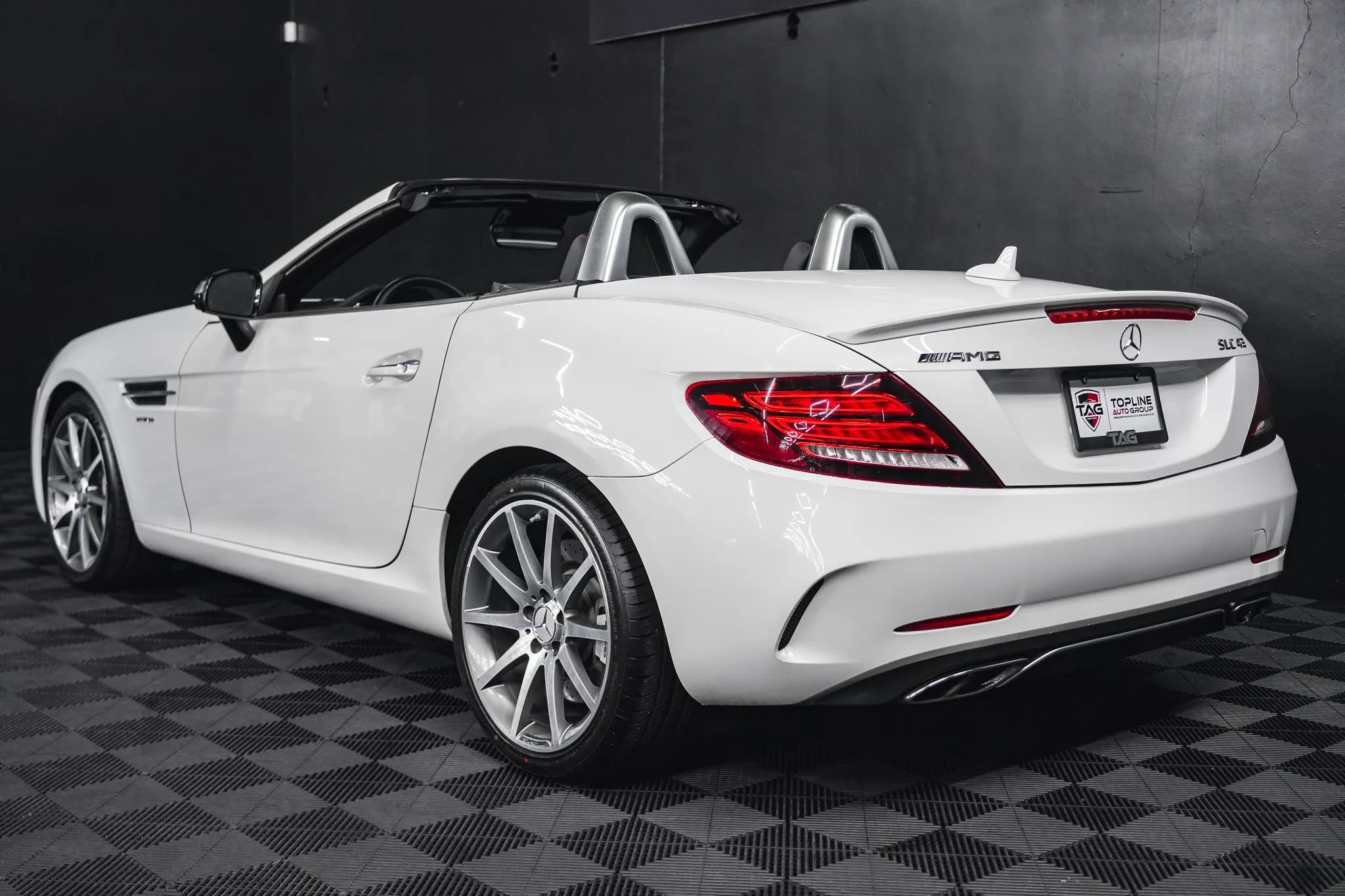 Used 2017 Mercedes-Benz SLC 43 AMG image 34
