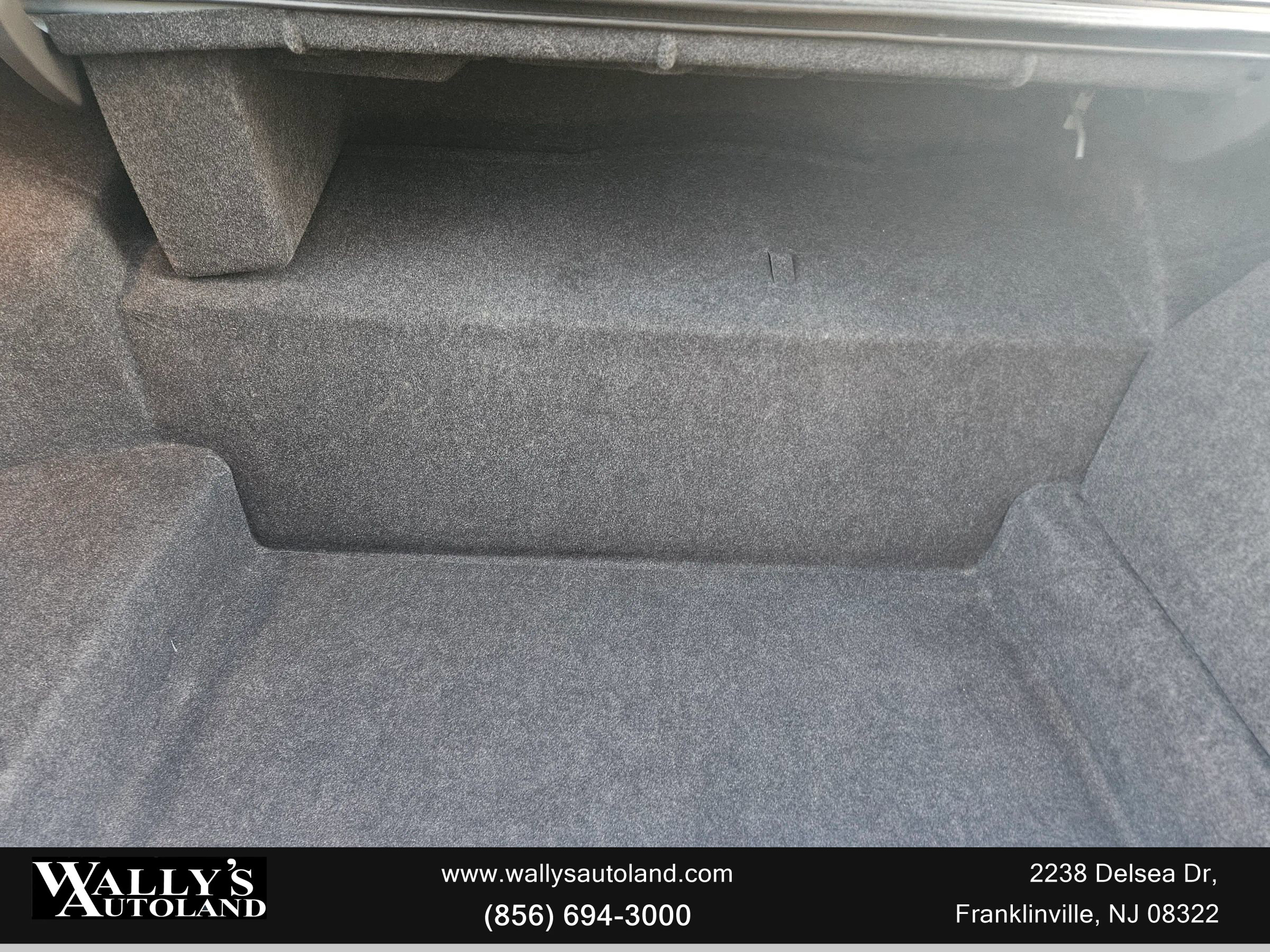 Used 2009 Lincoln Town Car Signature Limited image 29