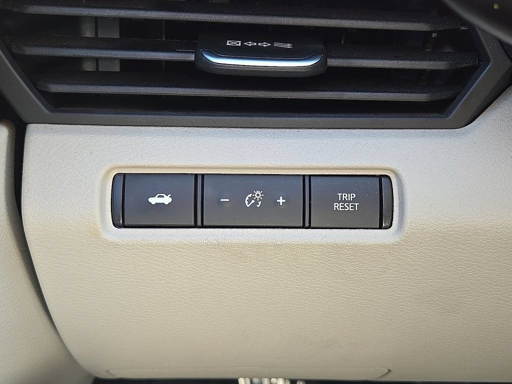 Used 2025 Nissan Altima 2.5 SV FWD image 24