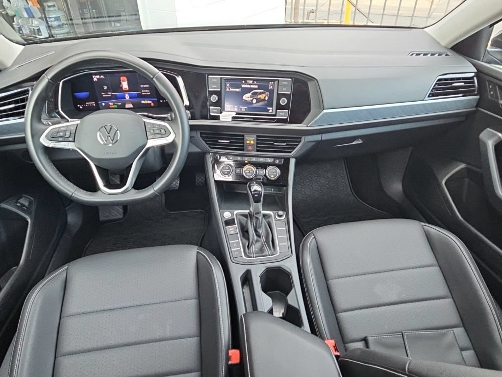 Used 2022 Volkswagen Jetta SE w/ Panoramic Sunroof Package FWD image 9