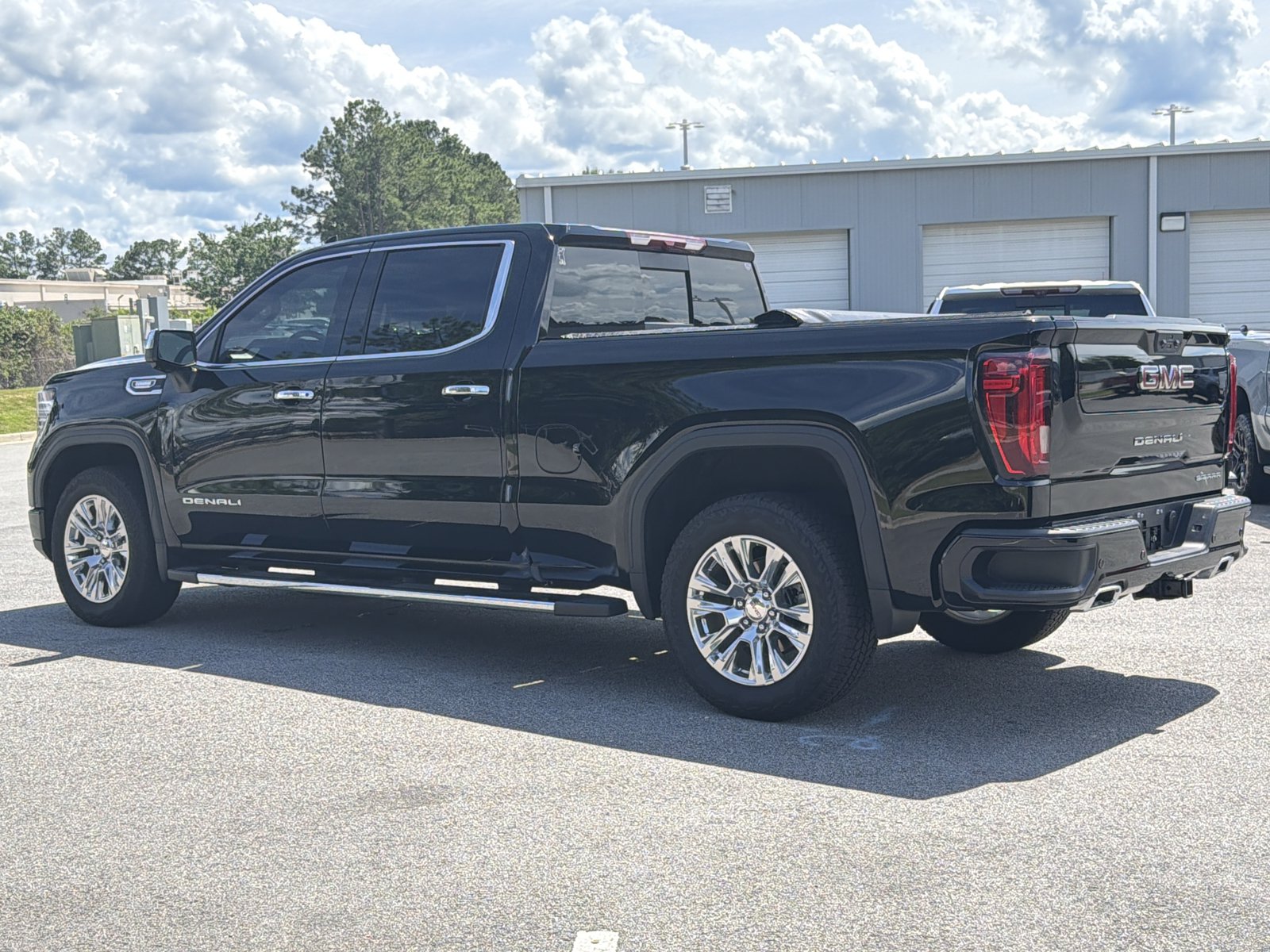 Used 2025 GMC Sierra 1500 Denali AWD/4WD image 10