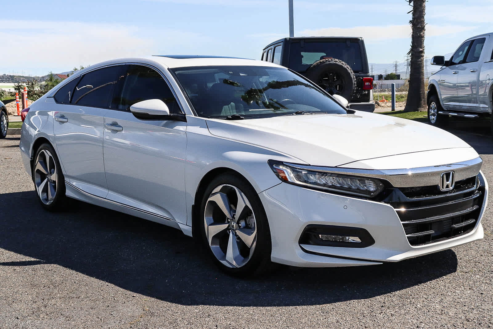 Used 2018 Honda Accord Touring image 3