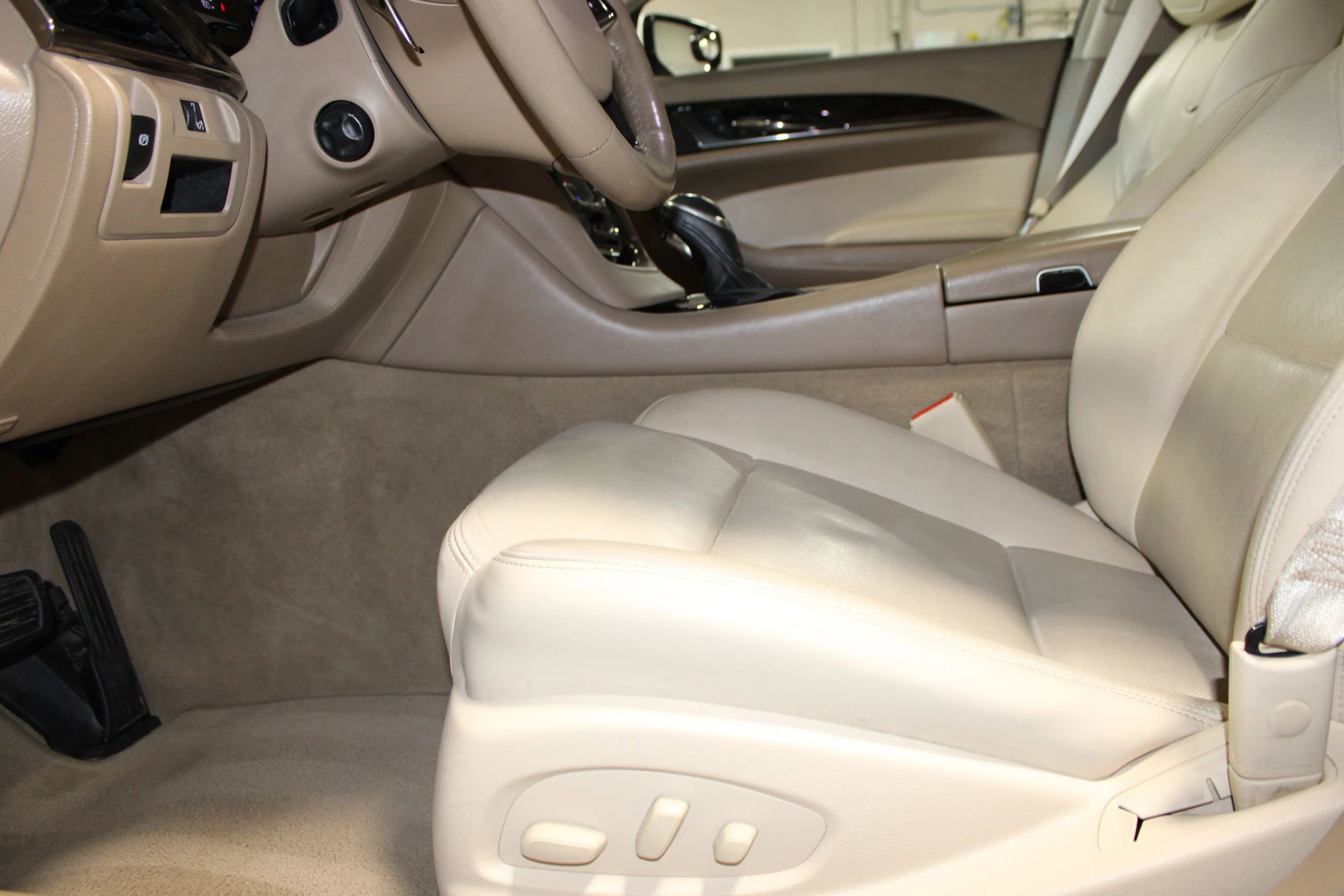 Used 2014 Cadillac CTS Luxury RWD image 22