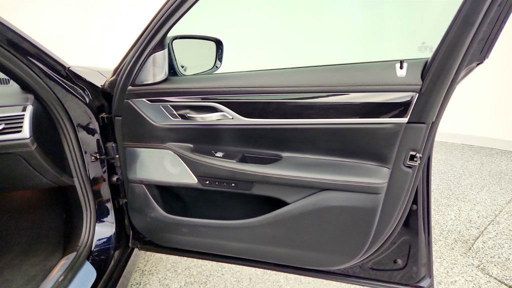 Used 2019 BMW 750i xDrive image 25