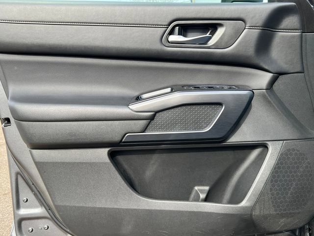 Used 2025 Nissan Pathfinder SL image 17