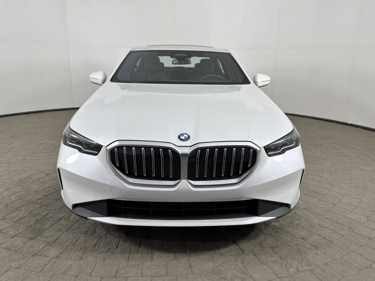 Used 2026 BMW 530i xDrive AWD/4WD image 2