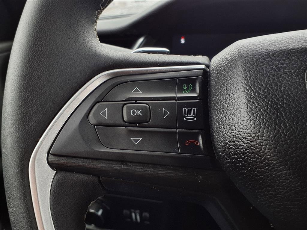 Used 2024 Jeep Grand Cherokee Laredo image 9