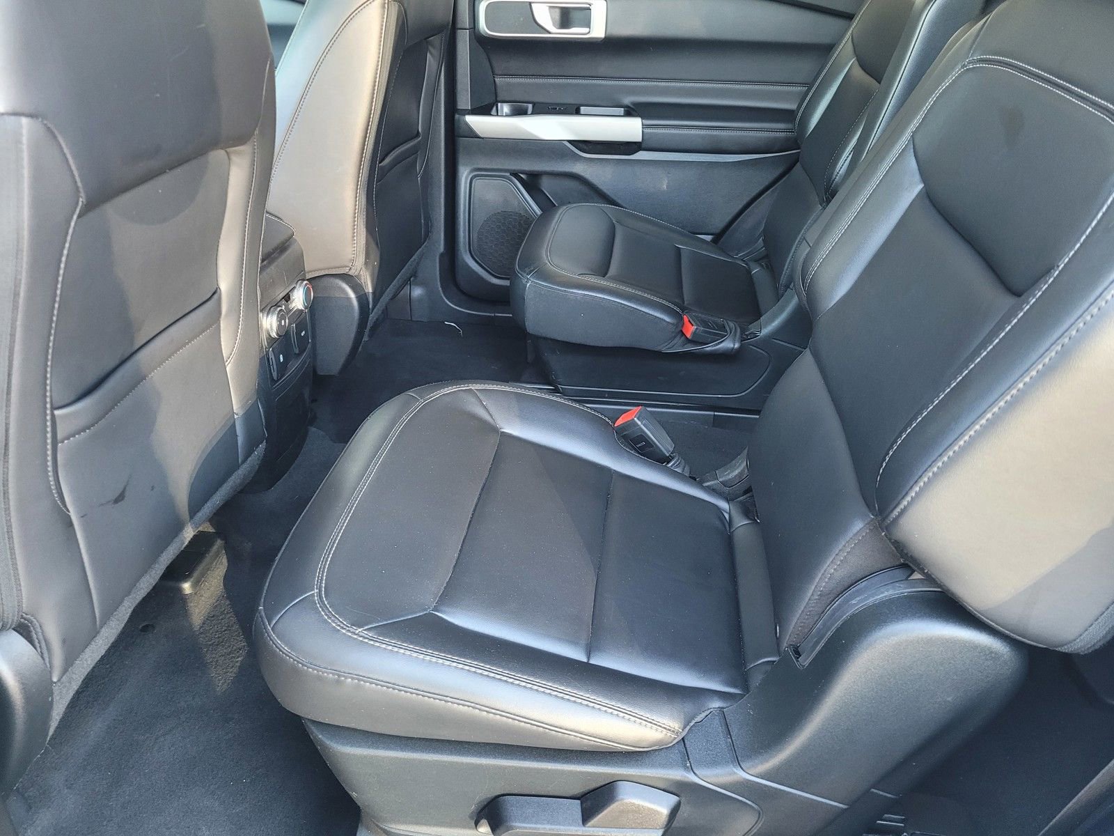 Used 2022 Ford Explorer XLT w/ Equipment Group 202A image 10