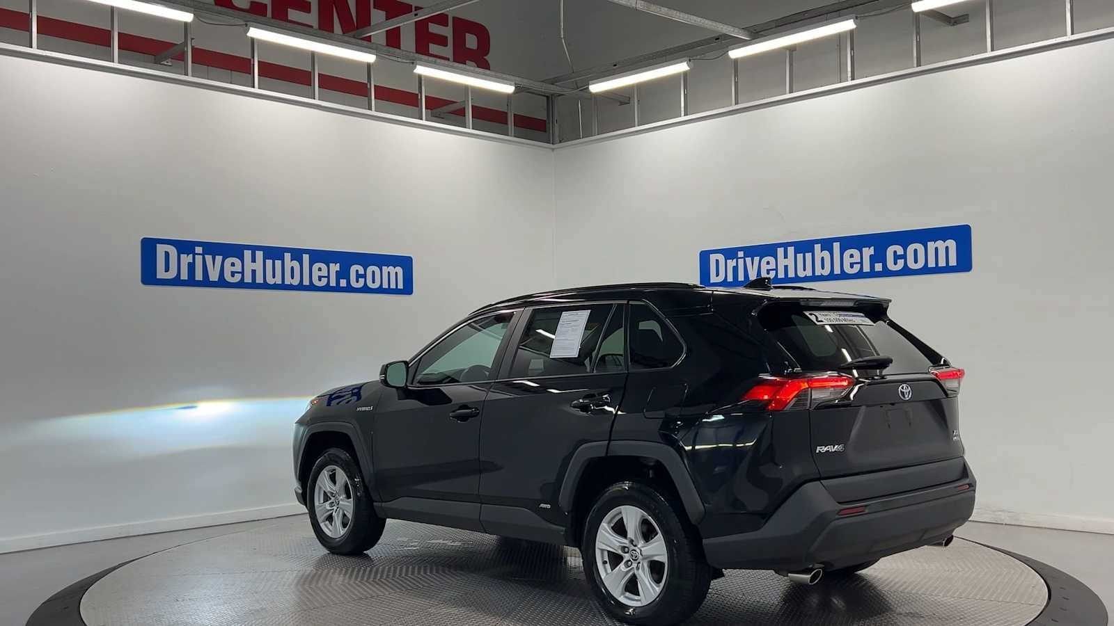 Used 2021 Toyota RAV4 XLE AWD/4WD image 5