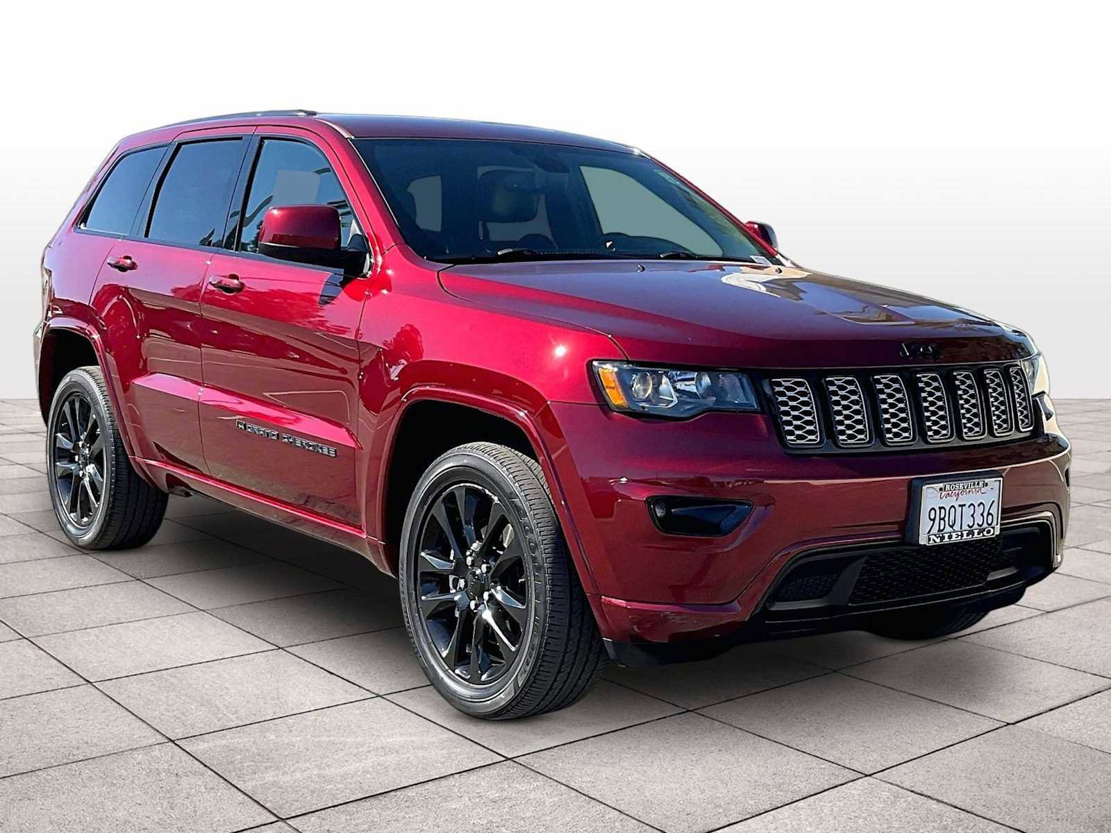 Used 2022 Jeep Grand Cherokee Laredo X AWD/4WD image 2