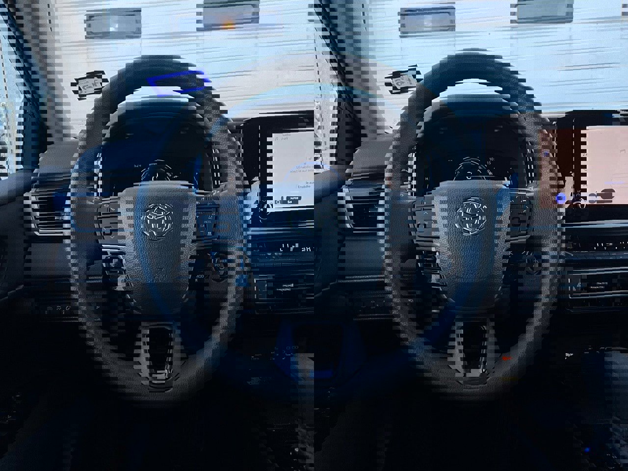 Used 2025 Toyota Camry LE image 30