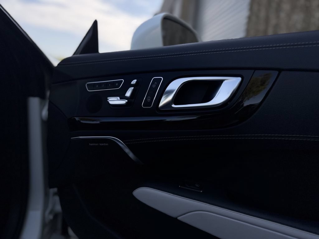 Used 2015 Mercedes-Benz SL 550 image 23