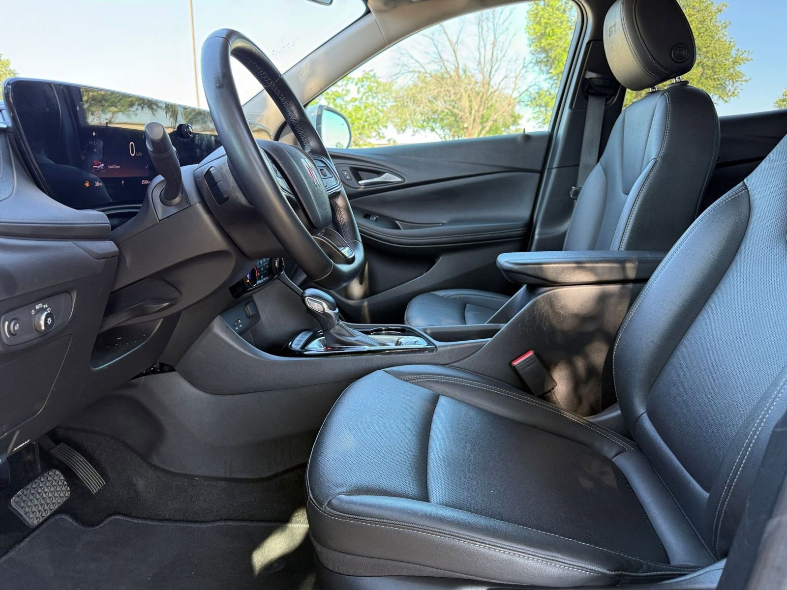 Used 2024 Buick Encore GX Sport Touring FWD image 27