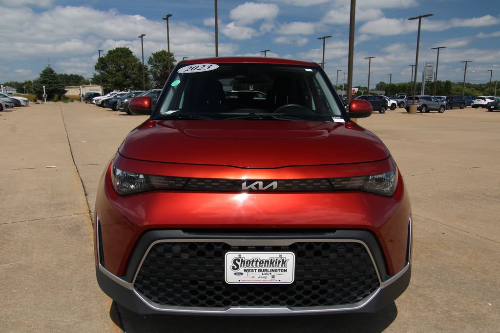 Used 2023 Kia Soul LX FWD image 2