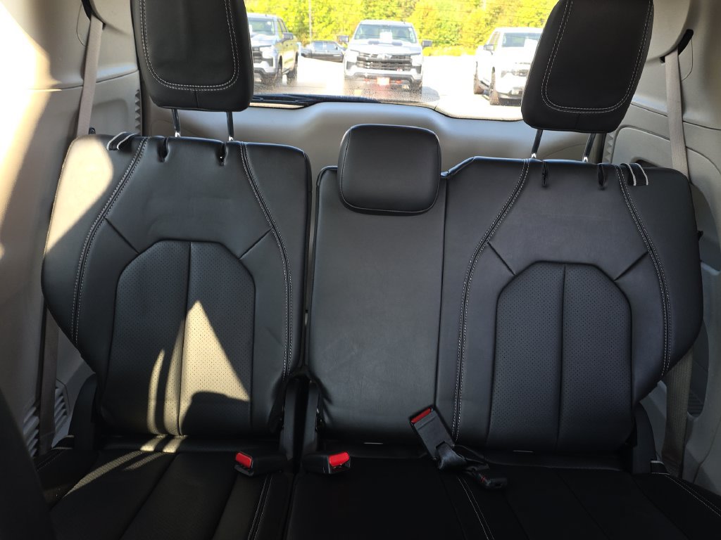 Used 2024 Chrysler Pacifica Touring-L FWD image 29