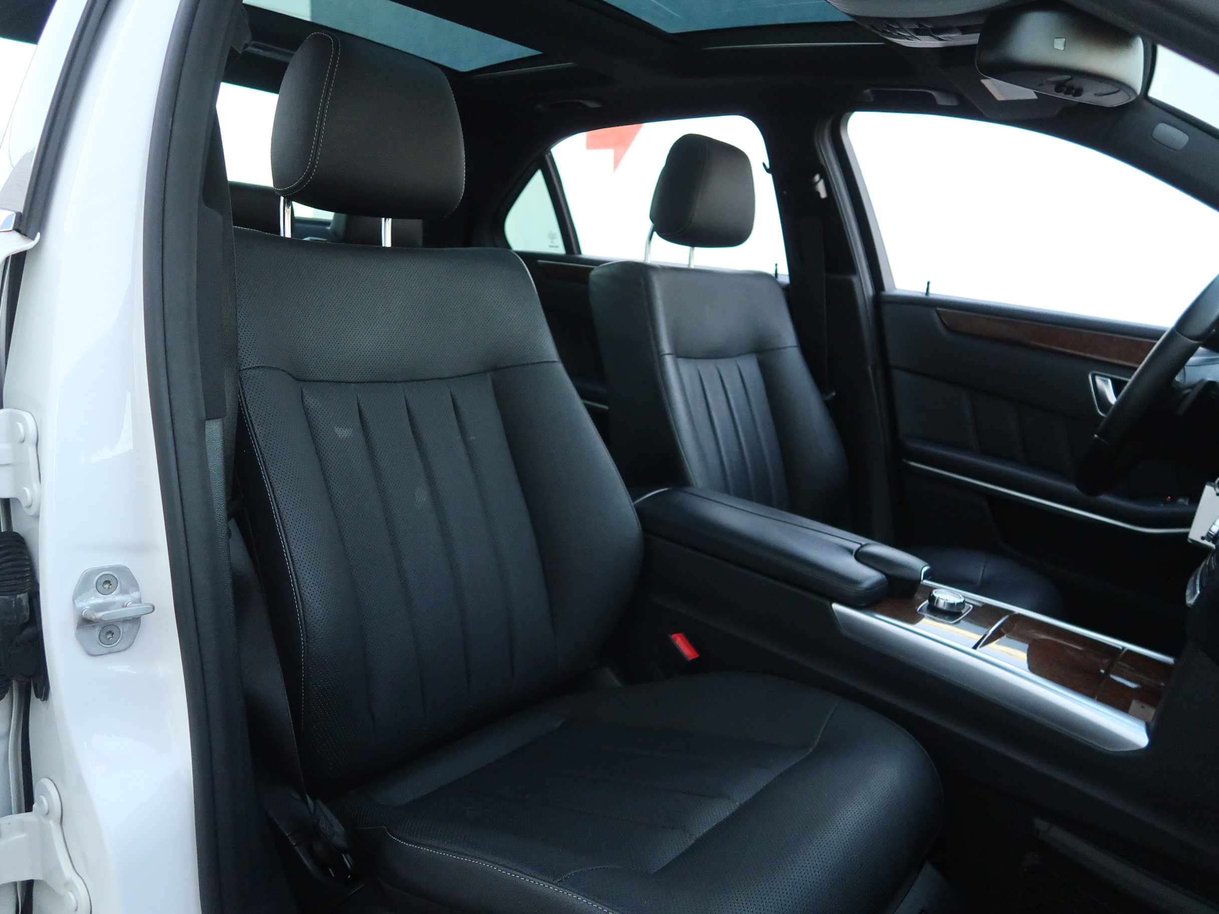 Used 2015 Mercedes-Benz E 400 4MATIC Sedan image 13