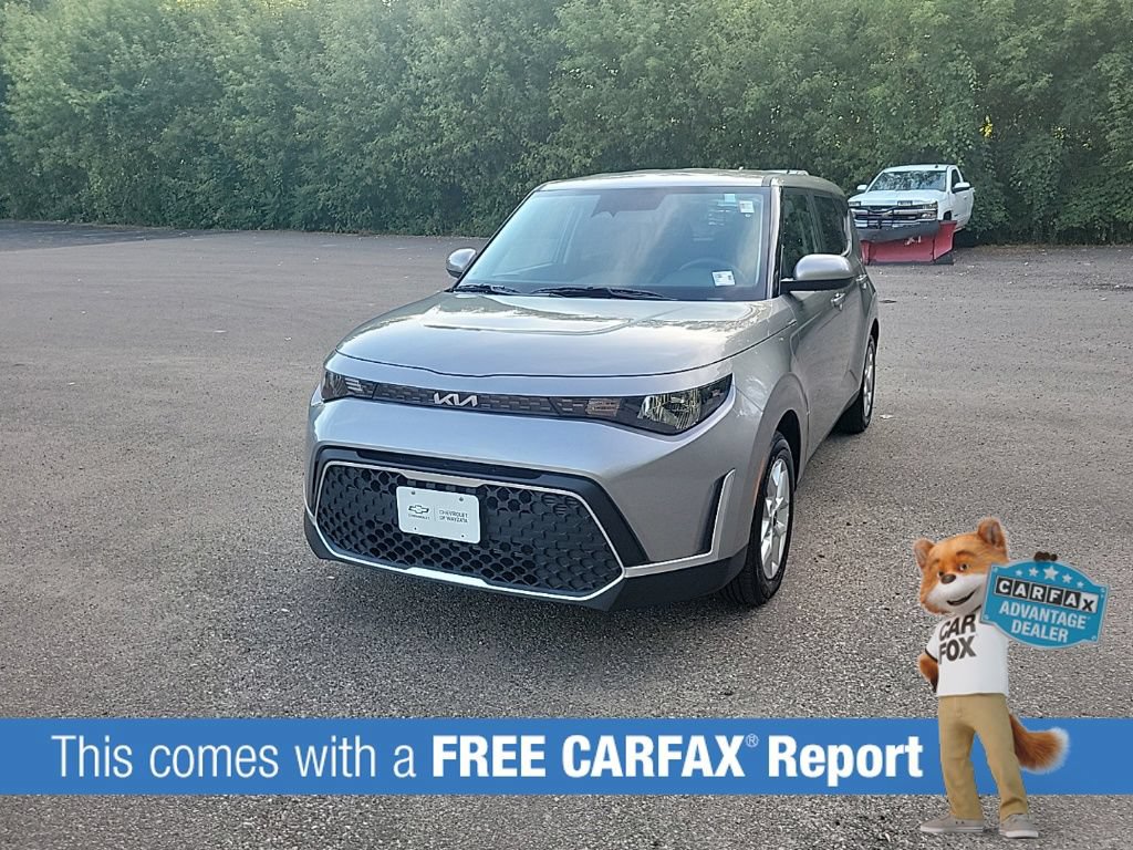 Used 2025 Kia Soul LX w/ LX Technology Package FWD image 2
